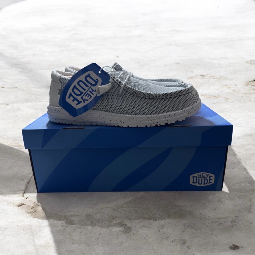 Hey Dude Mens Wally Knit Slip-On Shoes in Light Gray